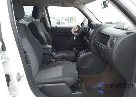 2017 Jeep Patriot Sport Fwd из США, поврежденный, VIN 1C4NJPBA5HD211801